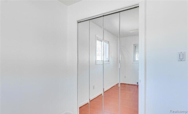 Building Photo - 528 Cardwell St