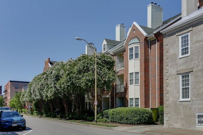 Building Photo - 321 Duke St