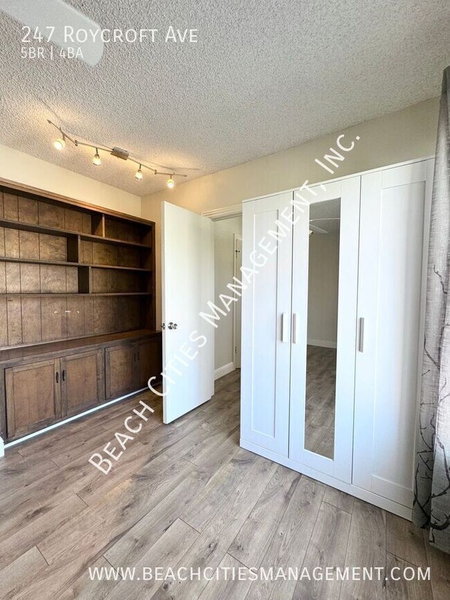 Building Photo - 247 Roycroft Ave