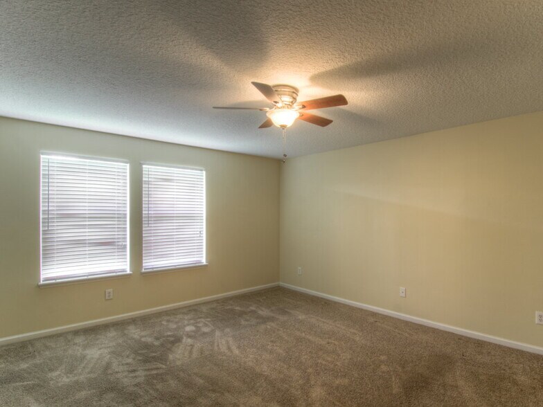 Building Photo - 2509 Victoria Point Dr