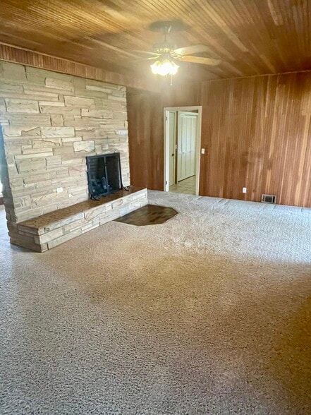 Building Photo - 1128 Clayton Dr