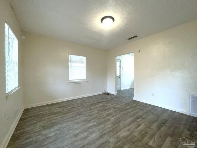 Building Photo - 31 Randolph Dr