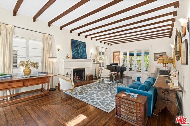 Building Photo - 537 N June St