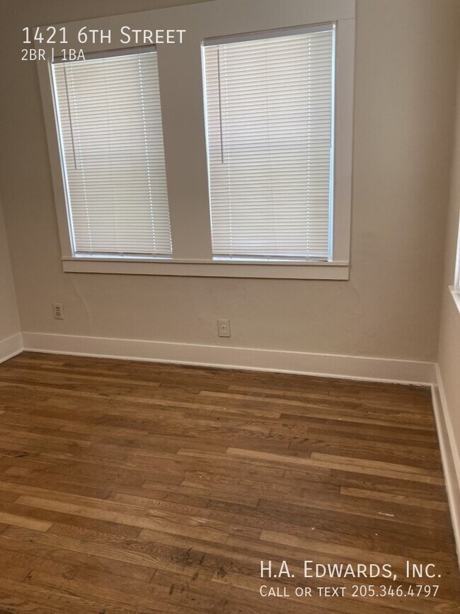 Building Photo - 1421 6th St