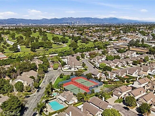 Building Photo - Newly Renovated 2BD Condo in Gated Community Now Available!