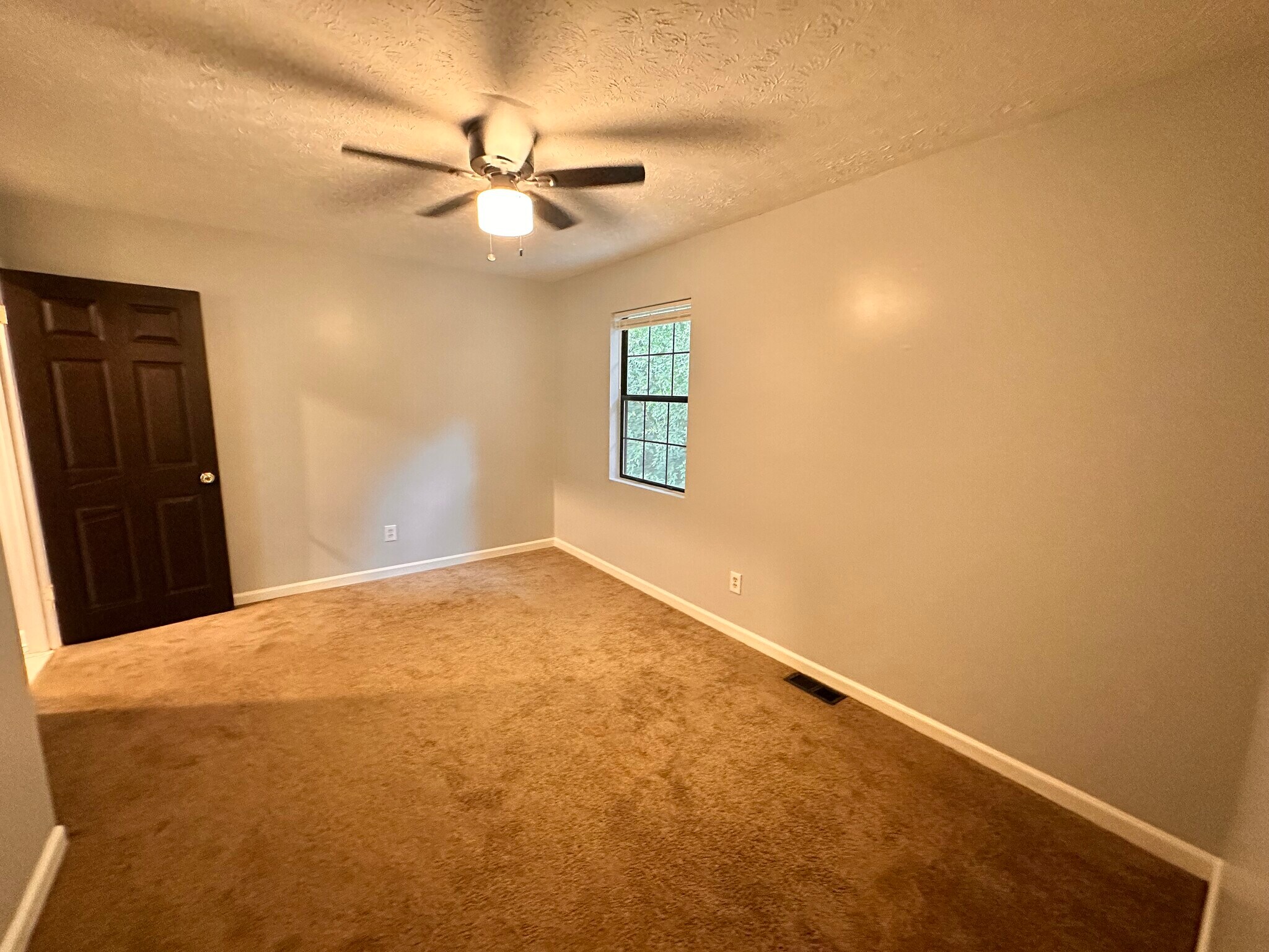 Building Photo - 1424 Springleaf Cir SE