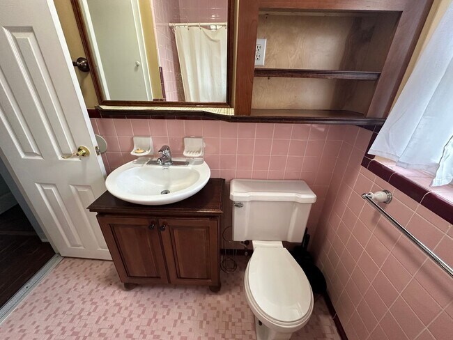 Building Photo - 3-Bedroom, 2-Bath Home Just Steps from the...