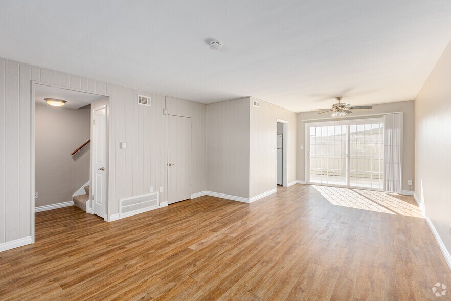 3BR, 1.5BA - 1,300SF - Living Room - Imperial Beach Gardens