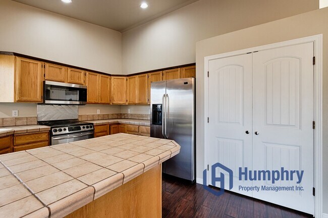 Building Photo - Beautiful home located just minutes from Settler's Park!