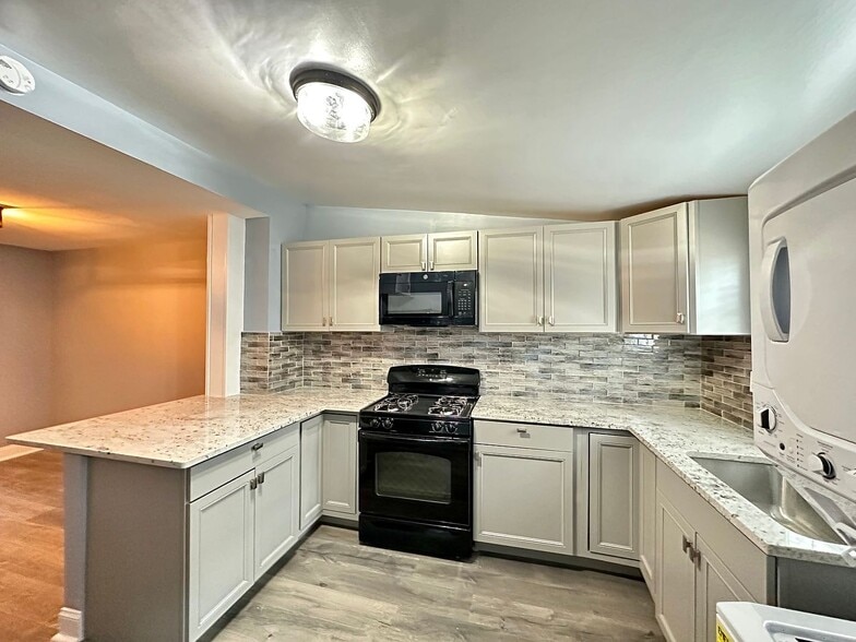 Building Photo - 3007 Laurel Hill Ct