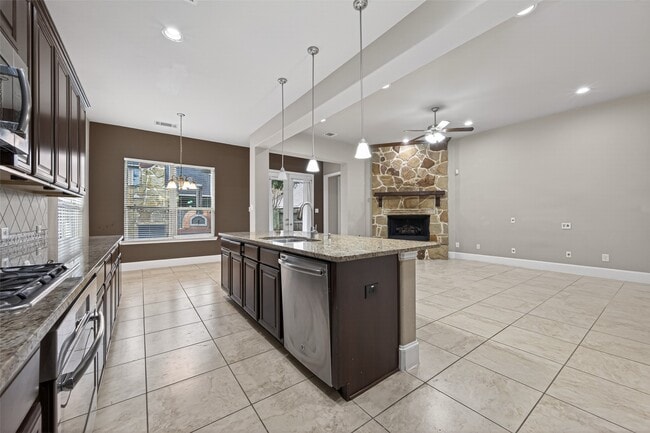 Building Photo - 16811 Kilgarth Dr