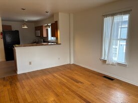 Building Photo - 432-434 Colchester Ave