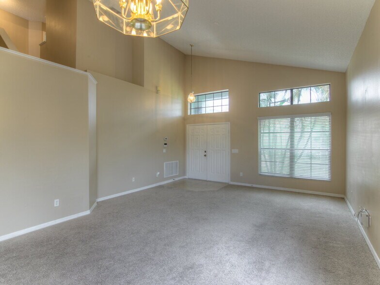 Building Photo - 671 Hardwood Cir