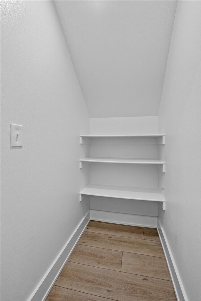 Building Photo - 588 N Willow Ave