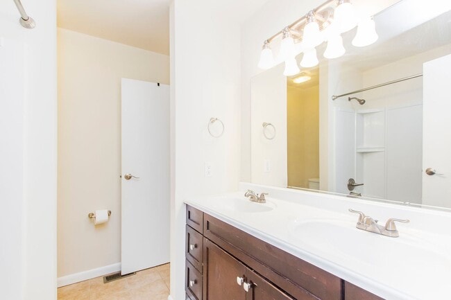 Building Photo - Your Dream Home in Virginia Beach Awaits!