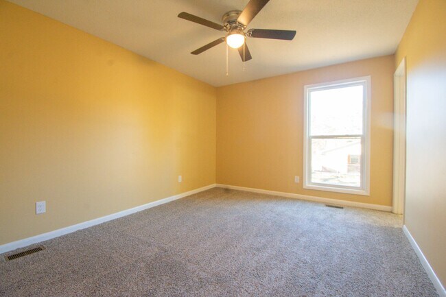 Building Photo - 3 Bedroom 2 Bathroom Fully Updated!!
