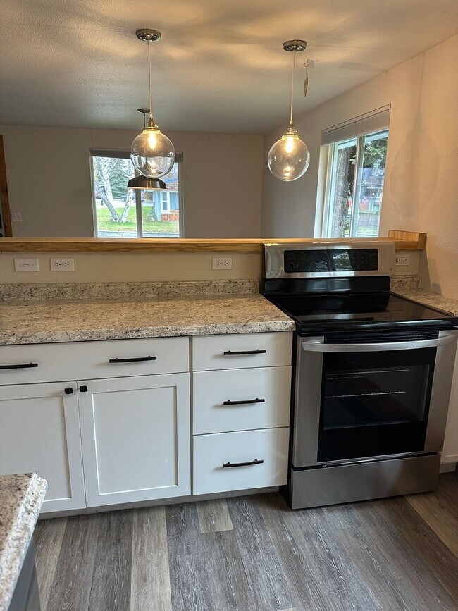 Building Photo - 6 month or 18 month lease offered for remo...