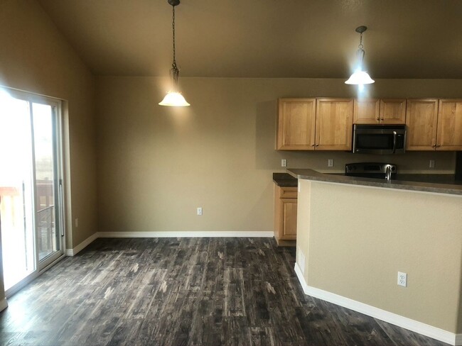 Building Photo - Large 4 bedroom Home in Commerce City