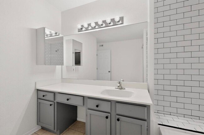 Building Photo - 2450 Wickersham Ln