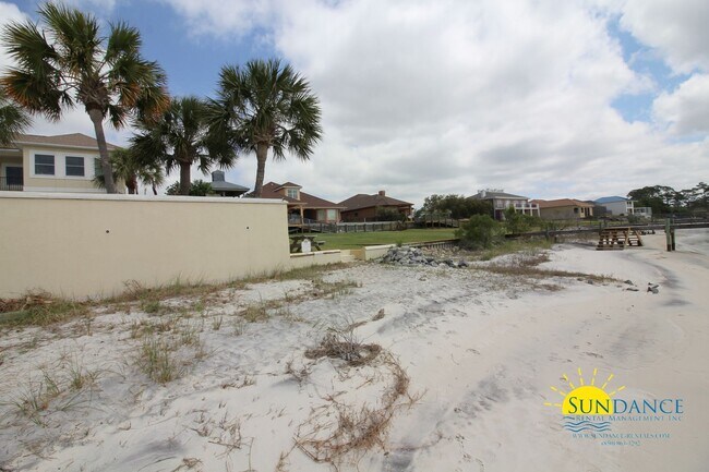 Building Photo - Efficient Solar 4-Bedroom Home in Navarre’s La Fontaine Gated Community with Deeded Beach Access!