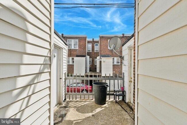 Building Photo - 922 Granite St