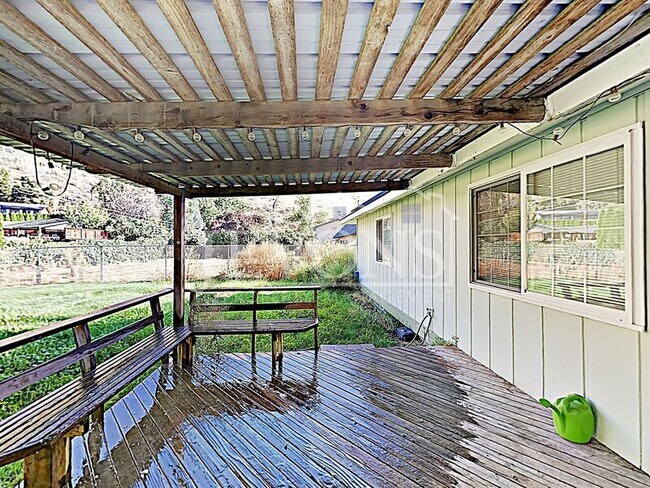 Building Photo - 151 Vista Ln
