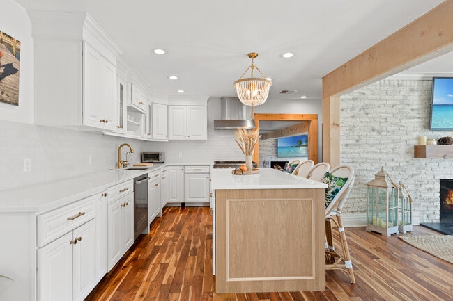 Building Photo - 80 Soundview Dr