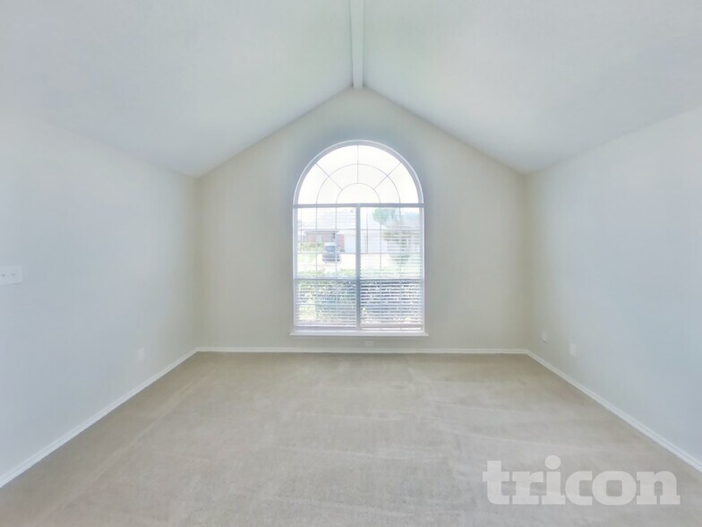 Building Photo - 8021 Ashridge Rd