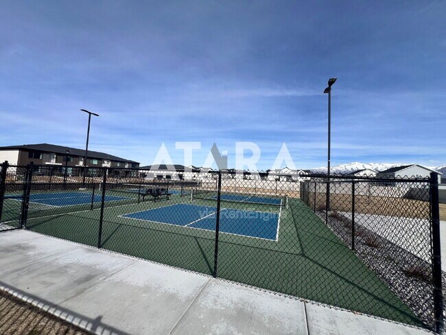 Building Photo - 955 S 850 W