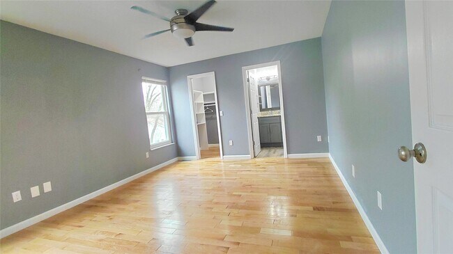 Building Photo - 331 Carriage Trail Ct