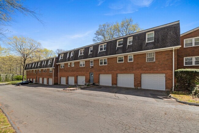 Building Photo - 339 Dunfey Ln