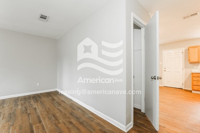 Building Photo - 3520 Pinewood Loop