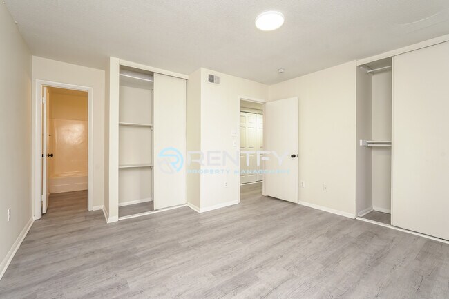 Building Photo - 2270 Sunderland Rd