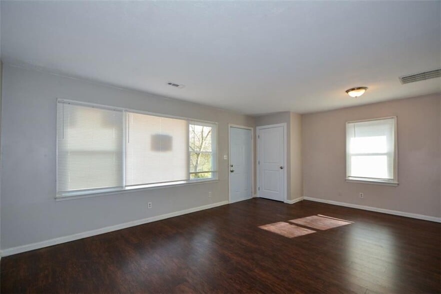 Building Photo - 2259 Nelms Dr SW