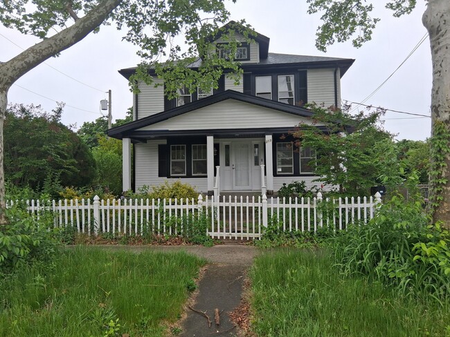 Building Photo - 213 W Quince St