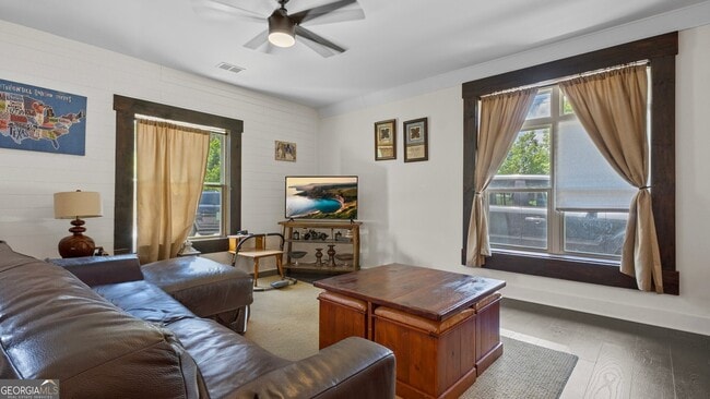 Building Photo - 610 Madola Rd