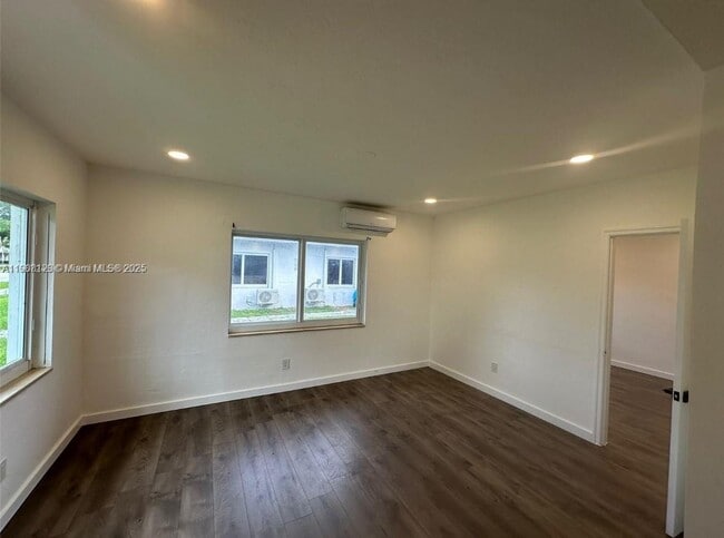 Building Photo - 17175 NE 19th Ave