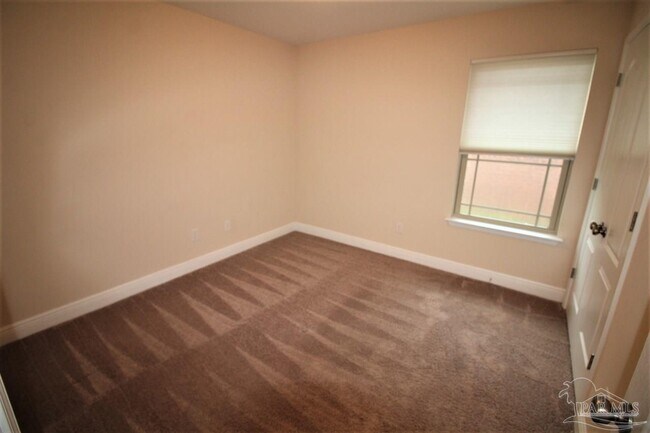 Building Photo - 632 Edith Ln
