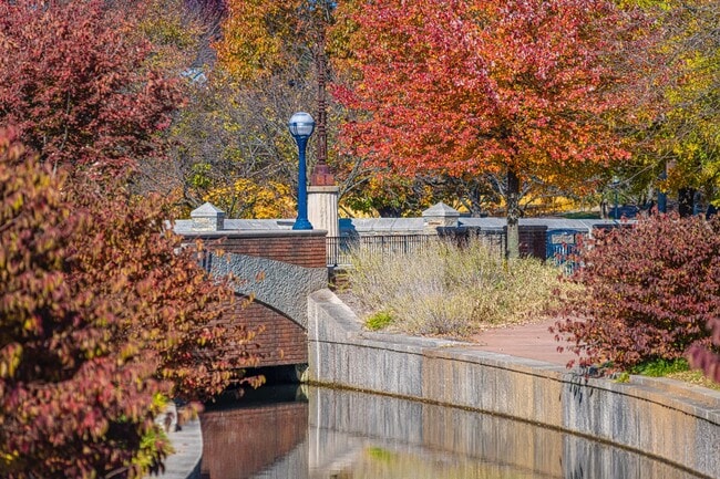 Building Photo - 211 Della Ln