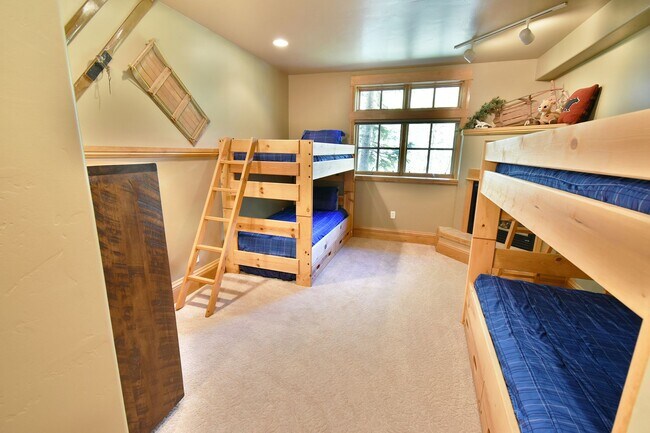 Building Photo - 13 Mallard Ln