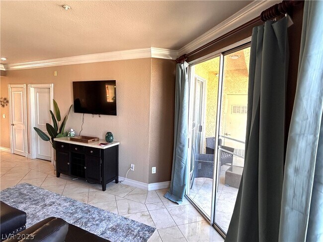 Building Photo - 210 E Flamingo Rd