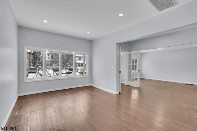 Building Photo - 323 Van Houten Ave