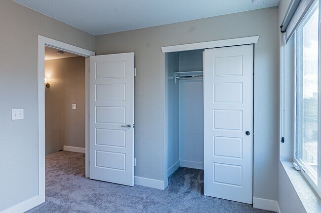 Building Photo - For Rent!  Corner Unit | Modern Townhome |...