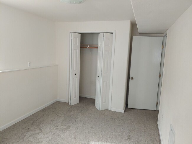 Building Photo - 4 Bedroom, 2 Bath Home Central Coeur d'Alene