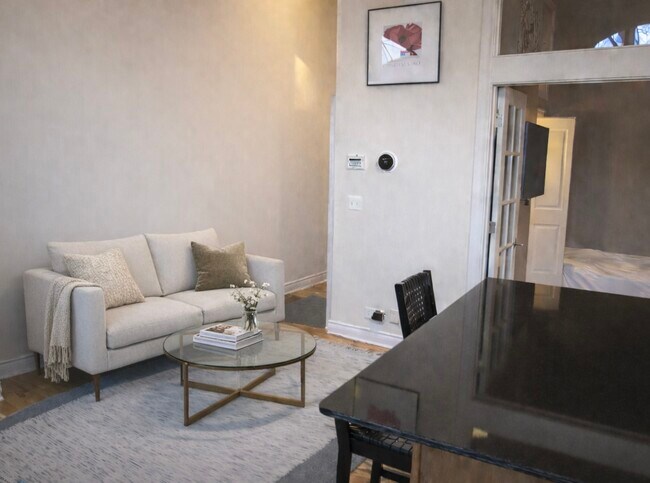 Building Photo - 1707 N Paulina St