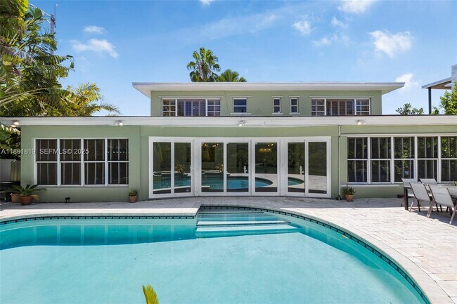 Building Photo - 3180 N Bay Rd