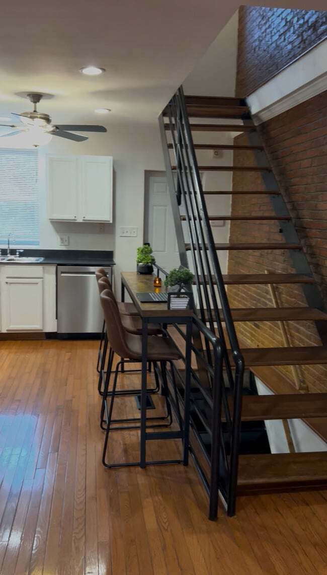 Building Photo - 1011 Hollins St