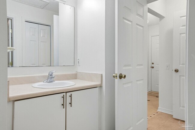 Building Photo - 2527 Trailwood Dr