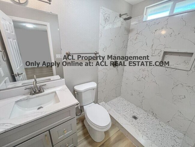Building Photo - Stylishly Renovated Home with New Kitchen ...