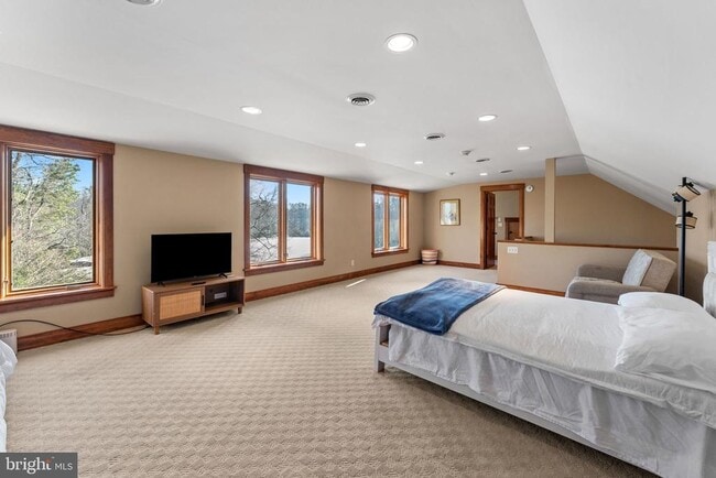 Building Photo - 3535 Meadow Rd